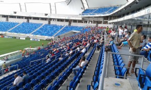 Le stade Arena des Dunas presque vide durant un match de foot en f&eacute;vrier 2015. (Cr&eacute;dit photo: Fabio Santana).